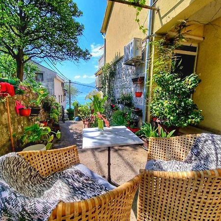 Apartment On The Shore Of The Bay Of Kotor With Free Wi-Fi Buitenkant foto