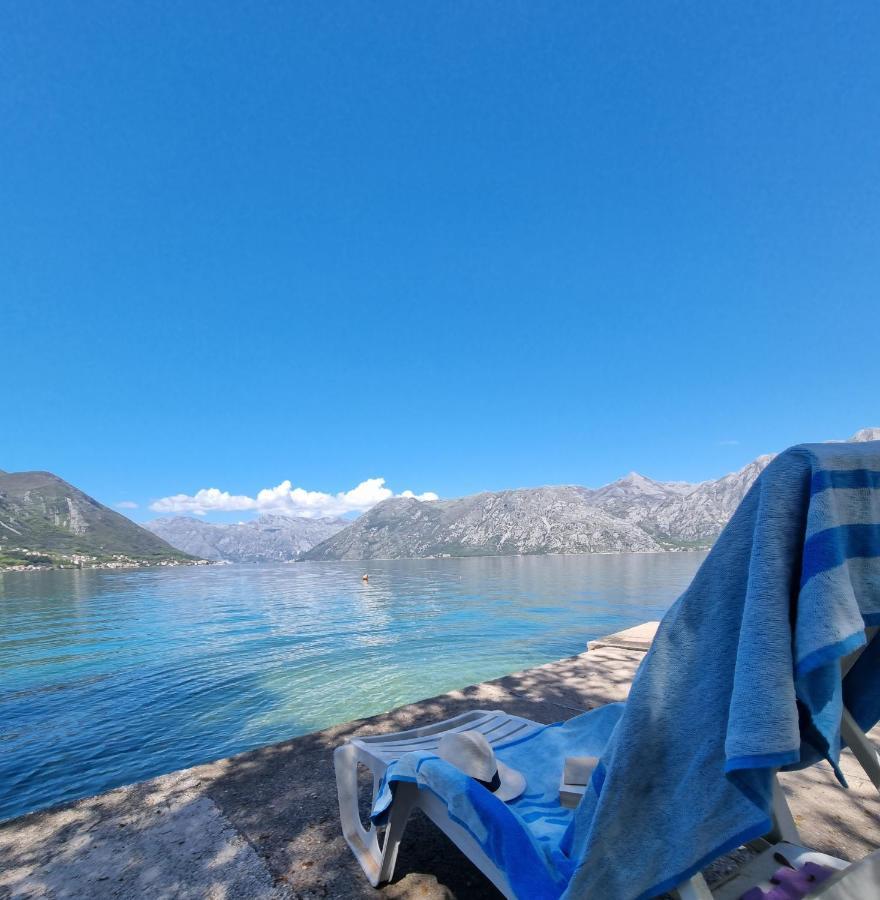 Apartment On The Shore Of The Bay Of Kotor With Free Wi-Fi Buitenkant foto