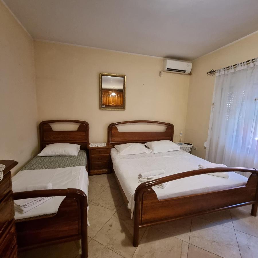 Apartment On The Shore Of The Bay Of Kotor With Free Wi-Fi Buitenkant foto