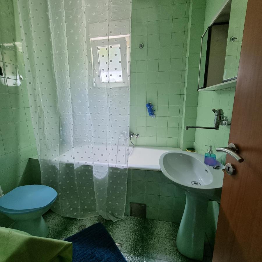 Apartment On The Shore Of The Bay Of Kotor With Free Wi-Fi Buitenkant foto